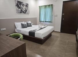 Hotel EVA, ξενοδοχείο σε Gundipet