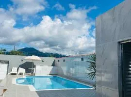 CASA COM PISCINA - PeRUIBE
