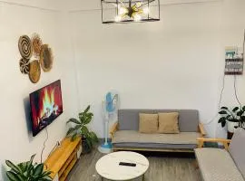 Cozy 2BR Apartment with Balcony and Mountain View - Logan's Transient Apartment 1
