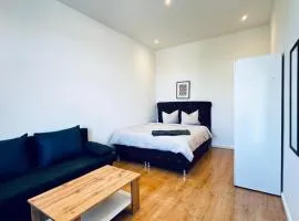 Spacious 3BR shared Apartment Near Kaufpark Alterlaa