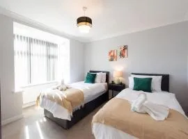 Contractor-Ready 4BR Home-2 Mins to Town-CM7