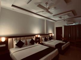 Hotel the shore by Trindra Hospitality, hotel in Rishīkesh