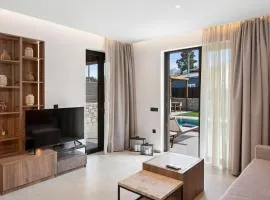 Luxury Suites with private pool and BBQ by Kalles Homes & Suites