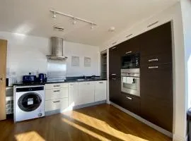 Maidenehad Spacious Spectacular and Modern 3 Bedroom 2 Bathroom Penthouse 14