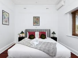 Vibrant Urban Retreat Chic Lounge & Garden Deck