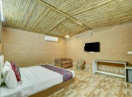 Aravale Farm Pet-friendly 4-BHK Farmhouse With Private Pool, 2-Acre Lush Garden & Aravali Views, villa in Sohna