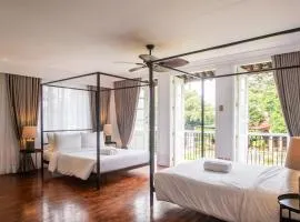 MiraNamin Nest GUMAMELA Suite in Unique Historic Home with View, Pet Friendly with a Fee