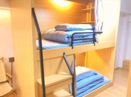 Happy Hours, hostel u &Scaron;endženu