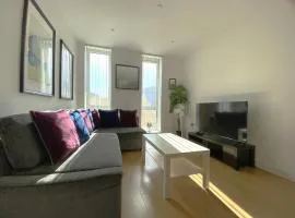 Bracknell RWH Spectacular Two Bedroom Apartment