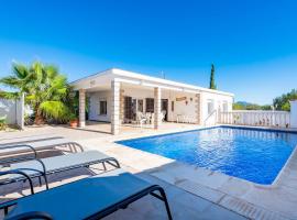 Casa Sorpresa con piscina privada y WiFi cerca centro de Vinaròs, hotel in Vinaròs