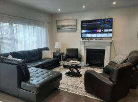 Modern 5-bedroom house close to Ardagh Bluffs, hotel in Barrie