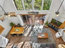 Quiet Loft Chalet near Bryce w Hot Tub & Fire Pit