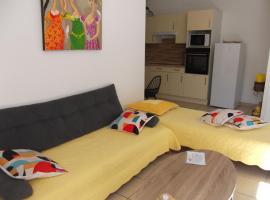 P2 4 prs, 200 m plage et cv