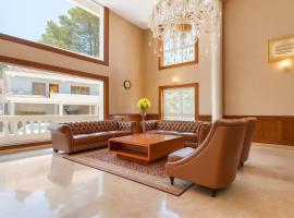 The Majestic Crown, hotel i Ooty