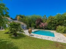 Le Clos du Roc d'Azur Suite climatisée , terrasses privées, piscine, parking sécurisé