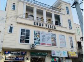 Khan Guest House, hotel in Masīwāla