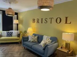 Bristol townhouse with harbour views. Sleeps 7