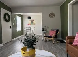 2 Bed 1 Bath, Pet Friendly near downtown Indy