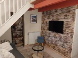 Two bedroom house, outdoor spa and garden