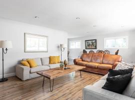 4Bedroom 2 Bath Home in Arts District-Smoky Row A, hotel en Carmel