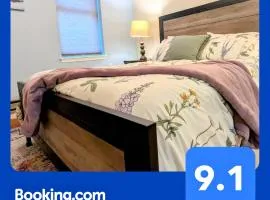 Relaxing Rustic Oasis II, Unit B - 6 minute walk to Downtown! Cyclists Welcome!
