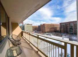 A Few Steps From Airport - Stylish Apt