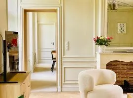 Historic 18th-Century Mansion - 3 BR - Bayeux - Garden & Museums Nearby