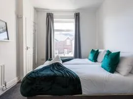 3 Bed House - Sleeps 5 - Parking - Wifi