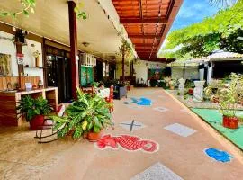 Villas Ela en Bahía Ballena,Uvita Hermosas habitaciones privadas grandes, piscina, cocina, jacuzzi, aire acondicionado, tv y baño privado