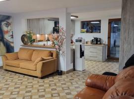 Casa de sub brazi din Fantanele, hotel i Fîntînele