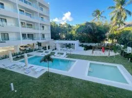 New and elegant condo just steps from the beach F3