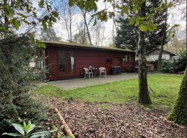 Chaletpark de Kempenbos - 196, ξενοδοχείο σε Westelbeers