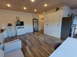 Two room apartment near buss station and border, hotel in Narva