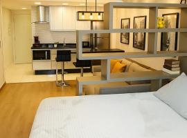 316B Studio LifeSpace, Elegância e Conforto no Batel CWB, hotel a Curitiba