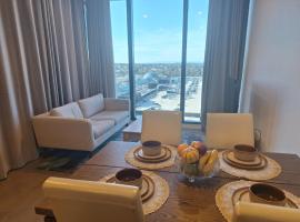 Private and modern 1 bedroom luxury building, khách sạn ở Glen Waverley