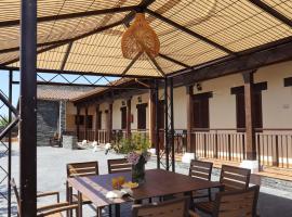 AT Casa El Lago, hotel en Guijo de Coria