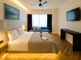 Triple A - Psiri Urban Glow Studios at Theatrou Square II Free Parking!, hotel di Athens