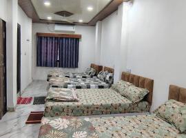 Vallabh Room Service, hotel v destinaci Godarpura