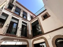 Casa andaluza con patio interior y chimenea