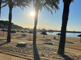 Mazet cosy climatisé terrasse privée et piscine, hotel in Le Lavandou