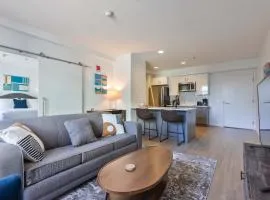 Spacious Apartment On Water