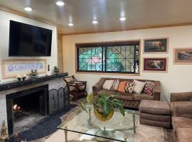 Casa del Bosque - Huitzilac - Up to 24 guests, chalet de montaña en Huitzilac