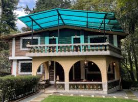 Casa del Bosque - Hermosa y Cálida Cabaña en Huitzilac - 22 huéspedes, hotel en Huitzilac