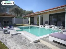 Villa in Messonghi with Pool and Sea Nearby