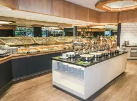 Ala Moana Honolulu by Mantra