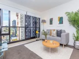 Cozy City Apt with Pool, Gym & View by Zodiak Stays