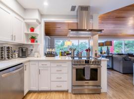 Spacious 4bd Beach House - Pet-friendly, hotel in Manzanita