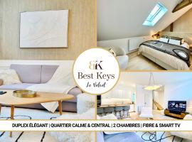 Velvet - By BEST KEYS - Maison Duplex Élégante - Plein Centre Ville - Déco Minimaliste & Cosy - Literie Haut de Gamme - 2 chambres séparées - Lit Queen Size & 1 canapé convertible - Smart TV - Machine à Café Nespresso - WiFi Fibre - Check-in Autonome