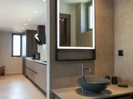 Luxury Suites with BBQ next to Heraklion by Kalles Homes & Suites