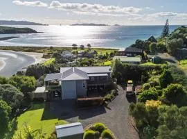 Coastal Serenity - Tapuaetahi Beach Escape